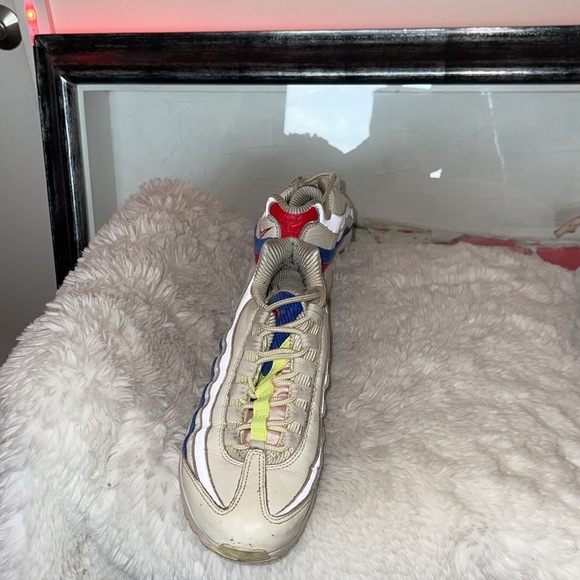 Nike White Sneakers with Red and Blue Details - Picture 5 of 7